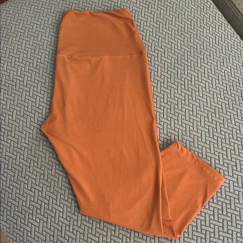 NWOT Love Poem Burnt Orange Capris Leggings
